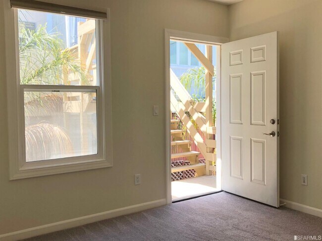 Foto del edificio - 744 Clementina St