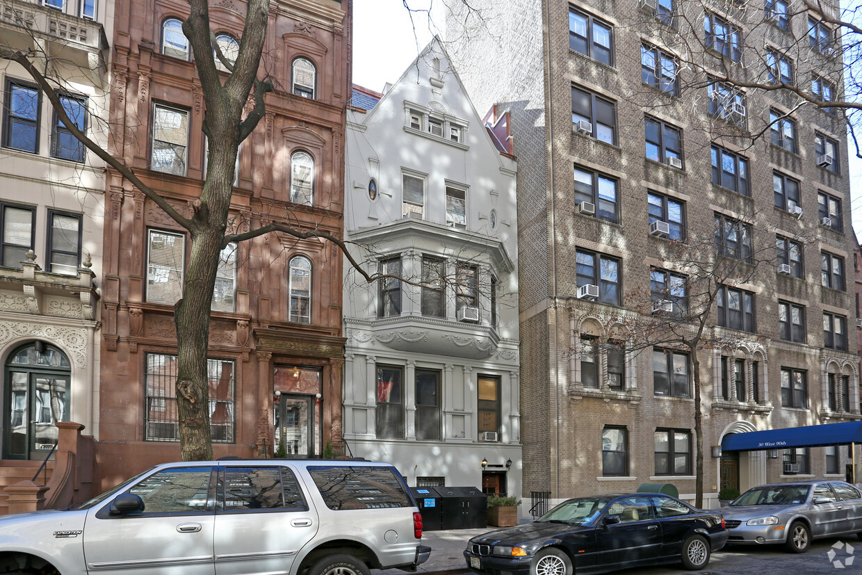 Building Photo - 28 W 90th St