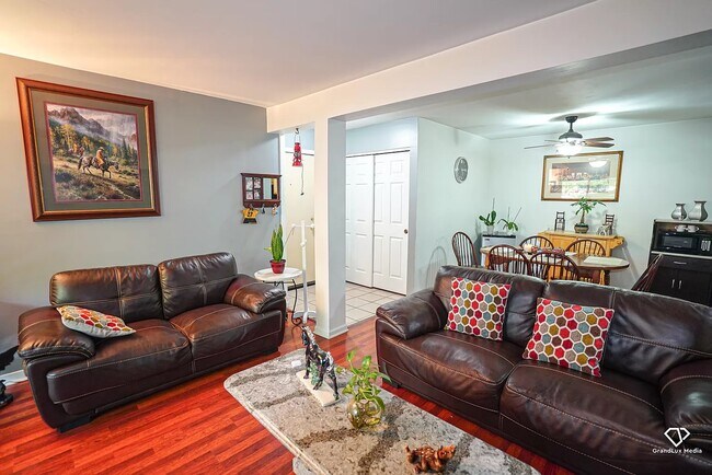 Foto del edificio - 565 Somerset Ln