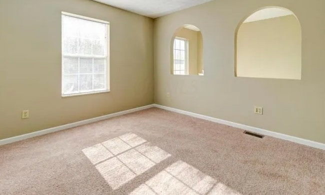 Building Photo - 500 Oak Village Dr