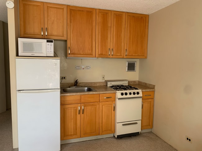 Building Photo - 750 Amana St