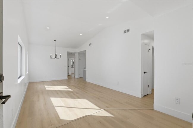 Building Photo - 640 Macduff Ln