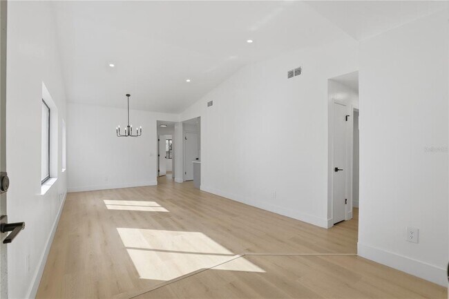 Foto del edificio - 640 Macduff Ln