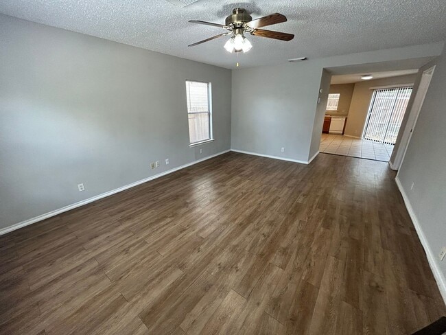 Foto del edificio - Application Received **MOVE-IN SPECIAL** A...