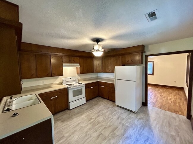 Building Photo - 1010 Maple St