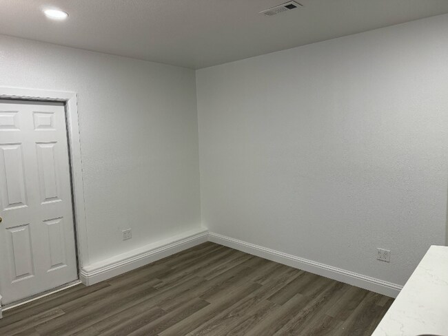 Building Photo - 1258 Alicante Dr