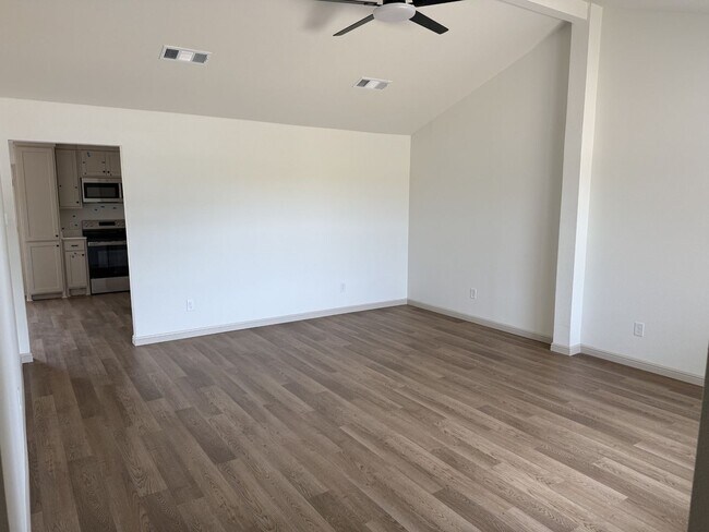 Foto del edificio - 402 N Nolan River Rd