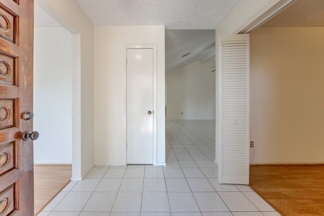 Foto del edificio - 9206 Beringwood Dr