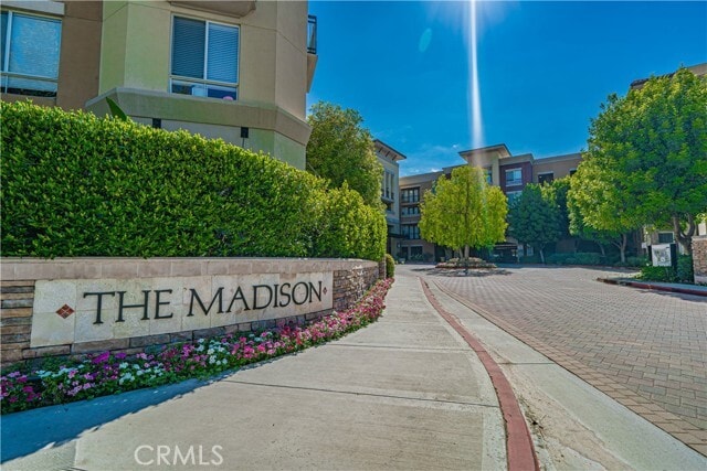 Building Photo - 24595 Town Center Dr