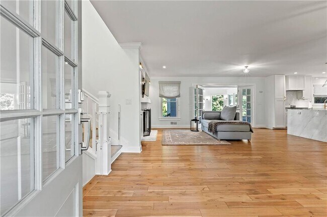 Foto del edificio - 4820 Powers Ferry Rd NW