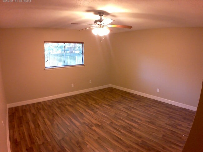 Foto del edificio - 12614 Day Hollow Ln