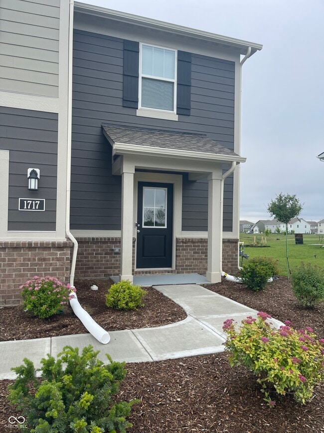Building Photo - 1717 Woods Edge Dr