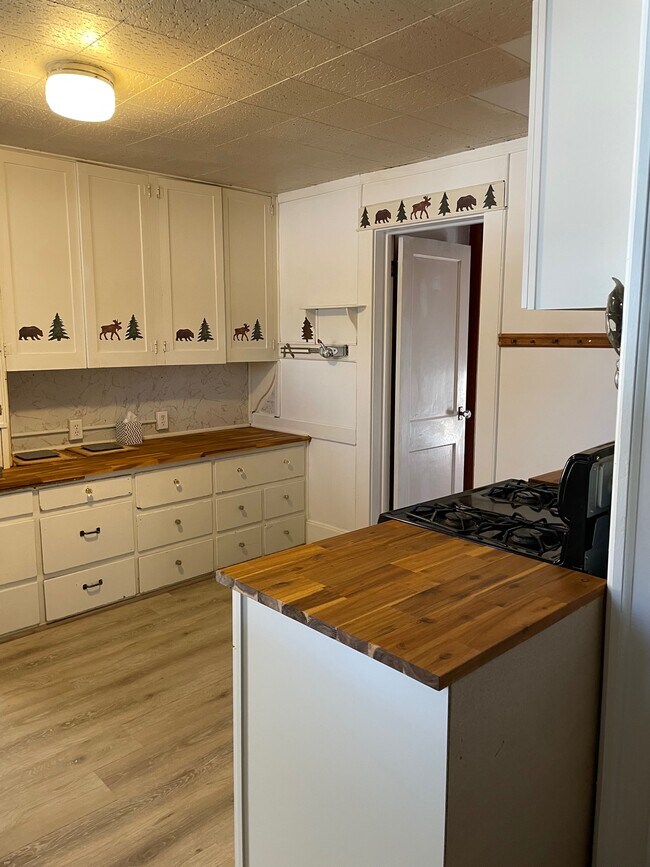 2201 Gail Ln, Cody, WY 82414 House Rental in Cody, WY