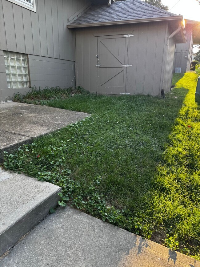 Building Photo - SeeMore Properties
