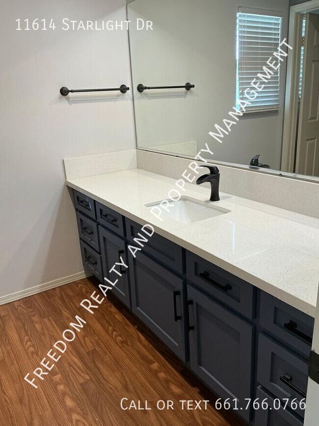 Foto del edificio - 11614 Starlight Dr