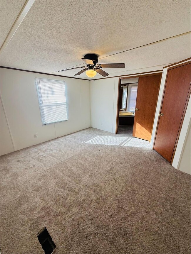 Building Photo - 1066 Worthville Rd