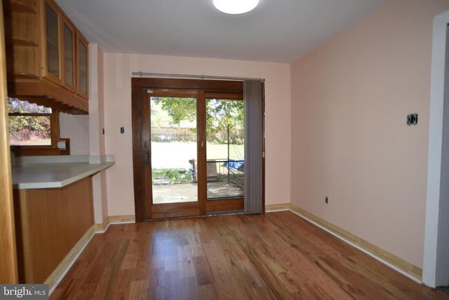 Foto del edificio - 4011 Lees Corner Rd