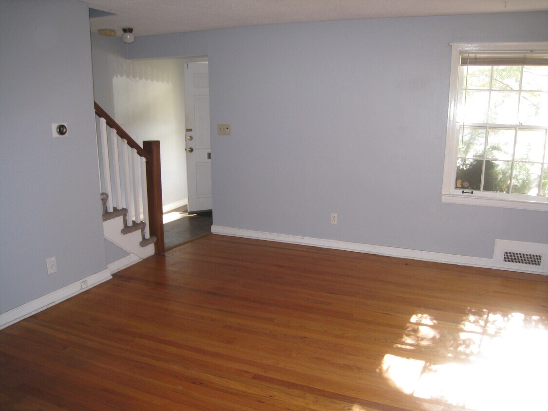 Foto principal - 636 E 63rd Ter