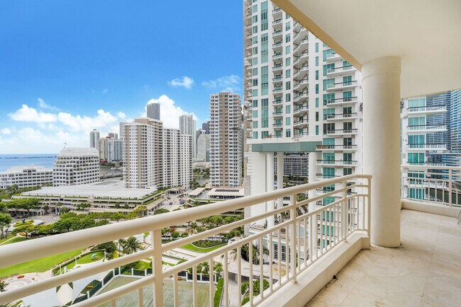 Foto del edificio - 888 Brickell Key Dr