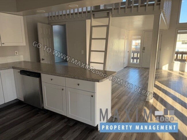 Building Photo - 559 N Sparn St