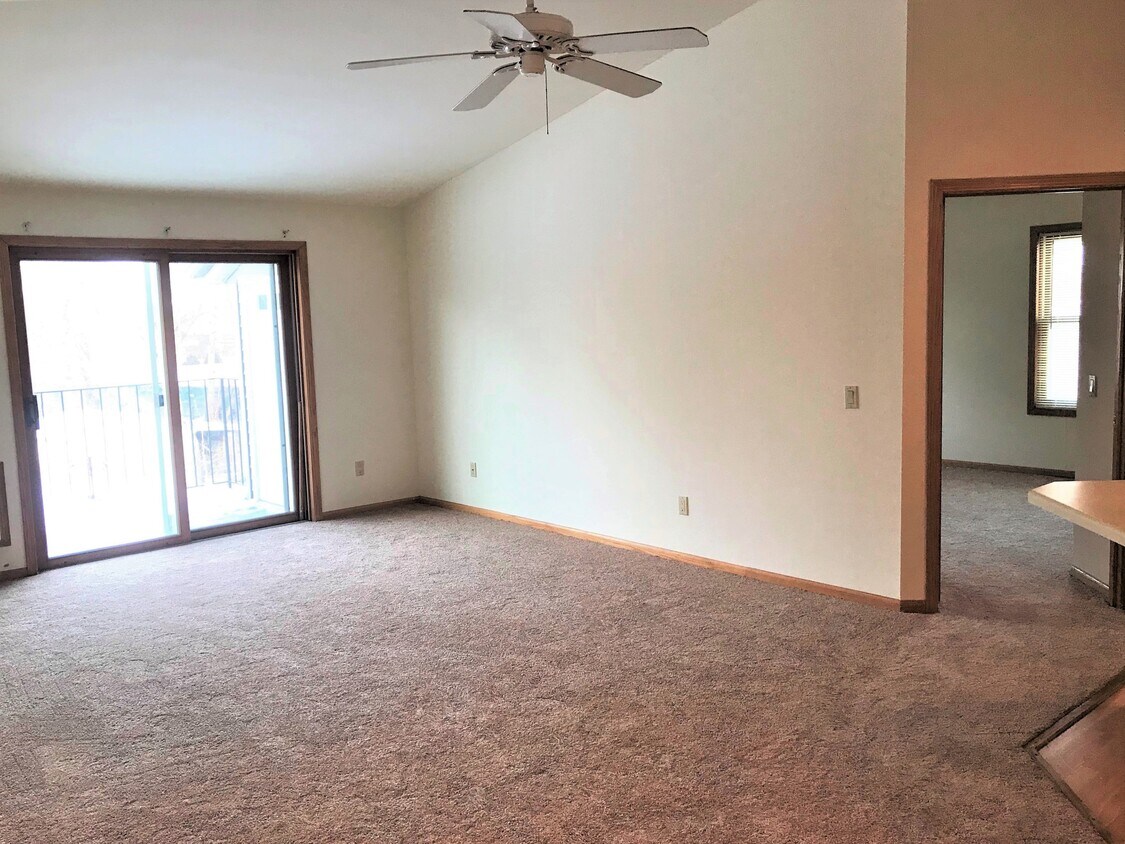 2021 Sherman Ave Unit 7, Madison, WI 53704 Apartments in Madison, WI