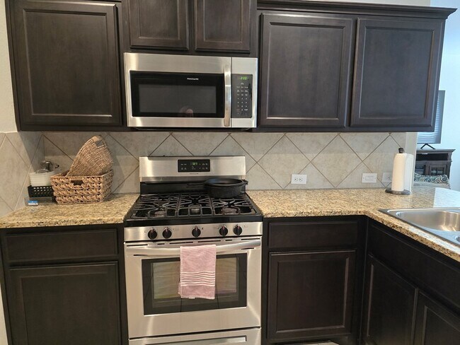 Foto del edificio - 6911 Longfellow Ranch Rd