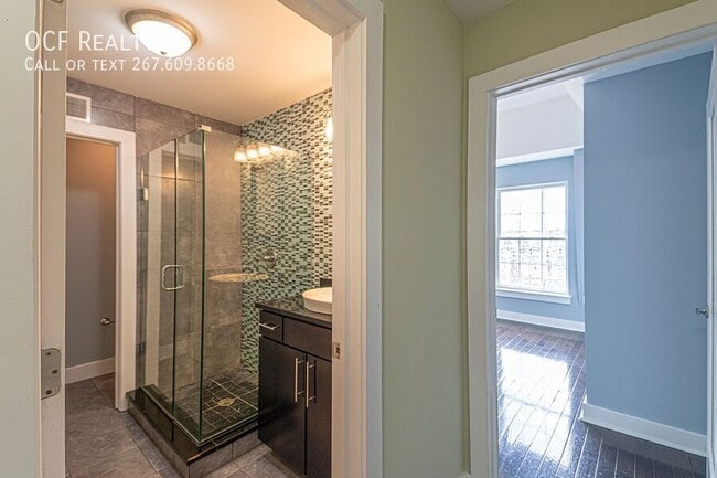 Building Photo - 2621 Christian St