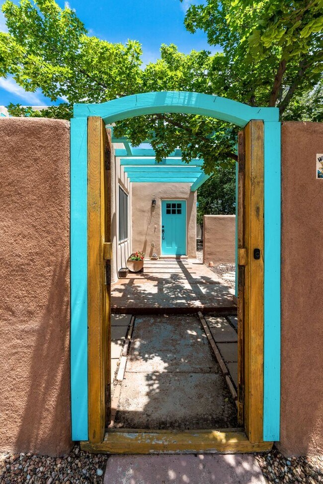 Building Photo - Beautiful Southside Adobe on Vuelta Colorada