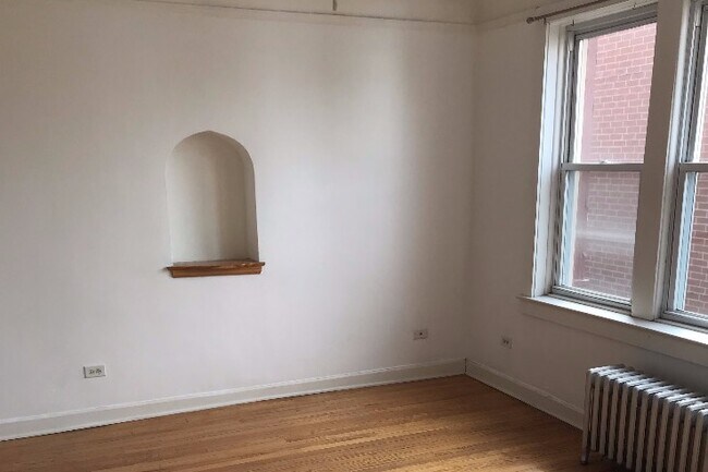 Living room with cutout shelf - 2922 N Sacramento Ave