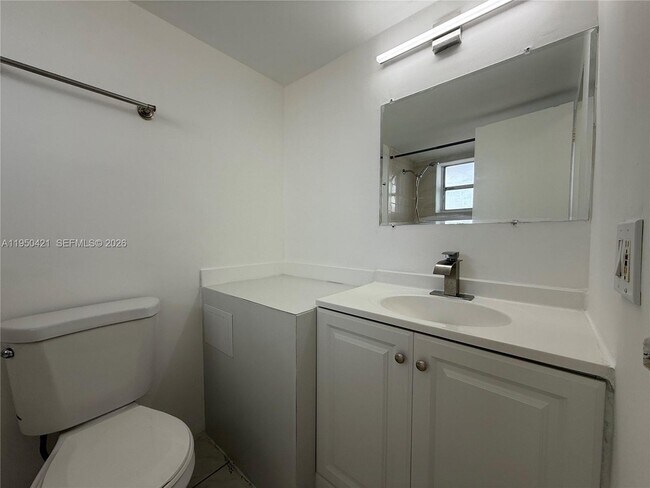 Foto del edificio - 7904 West Dr