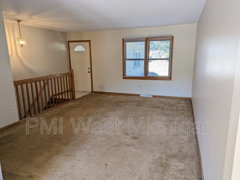 Primary Photo - 400 60th St SE