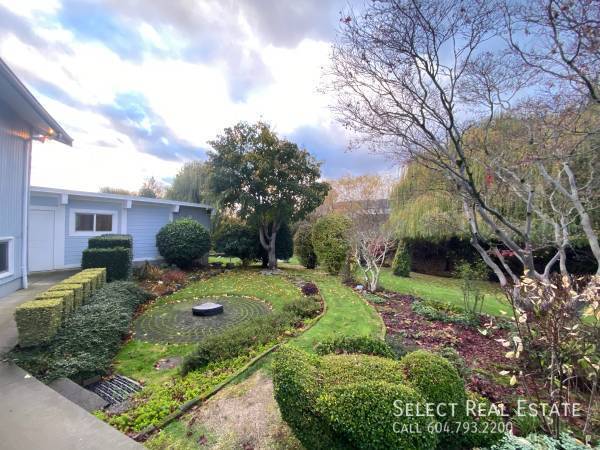 Building Photo - 7465 Crestwood Dr