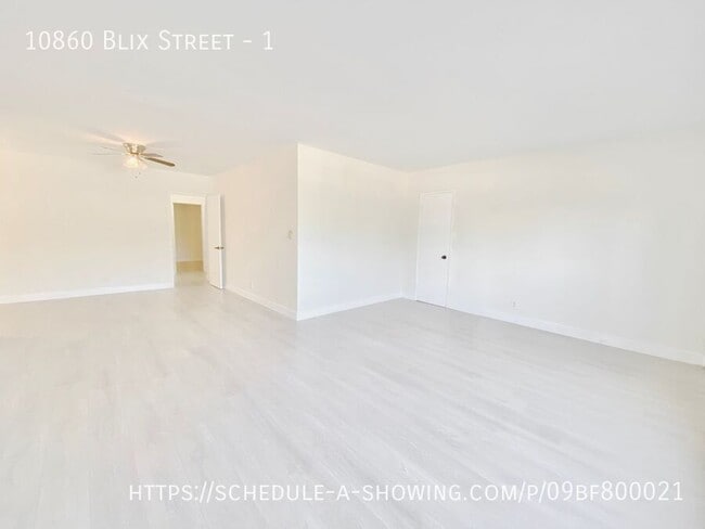 Building Photo - 10860 Blix St