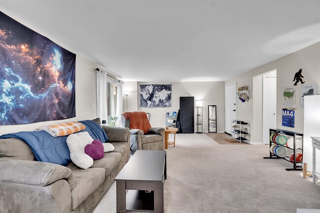 Foto del edificio - 225 Charter Oaks Dr