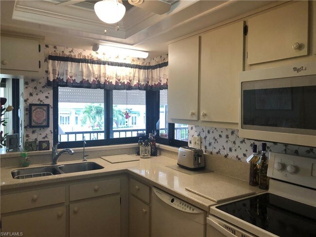 Foto del edificio - 5690 Trailwinds Dr