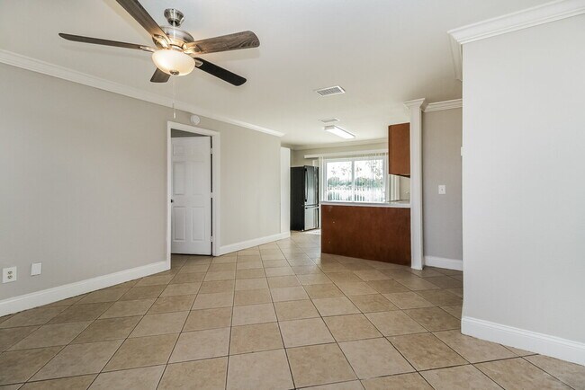 Building Photo - 4764 Miramar Rd