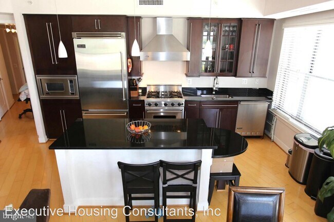 Foto del edificio - 2 br, 2 bath House - 7710 Woodmont Ave #911