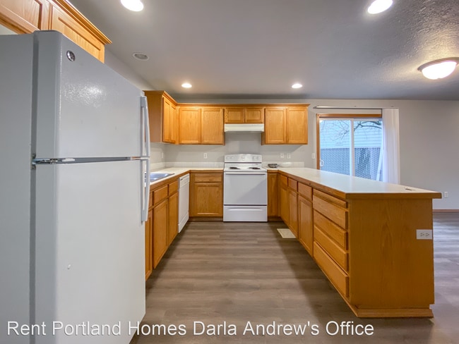 Building Photo - 3 br, 2.5 bath House - 3937 SE 117th Place