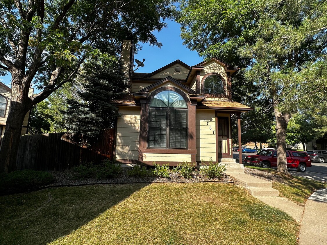 Primary Photo - 1767 S Pitkin Cir