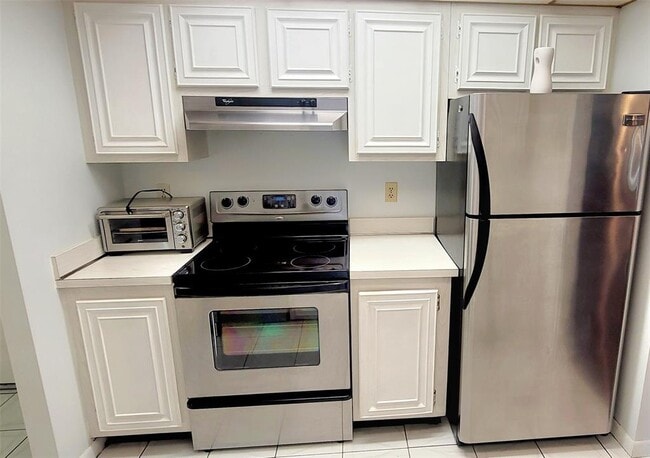 Building Photo - 1009 N Ocean Blvd