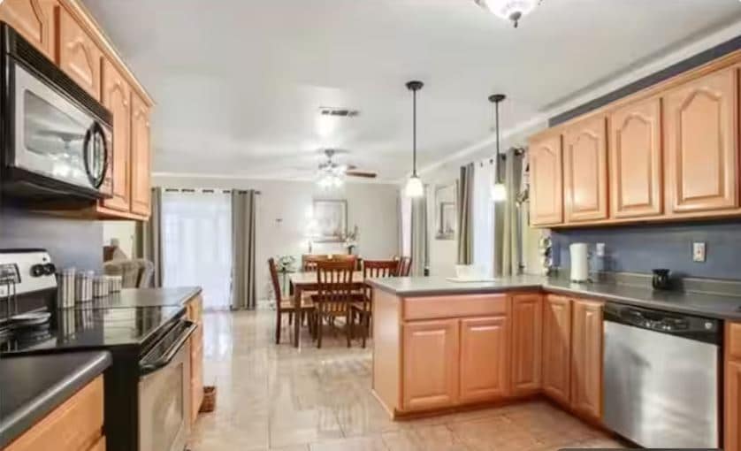 Kitchen - 852 Fairfield Ave