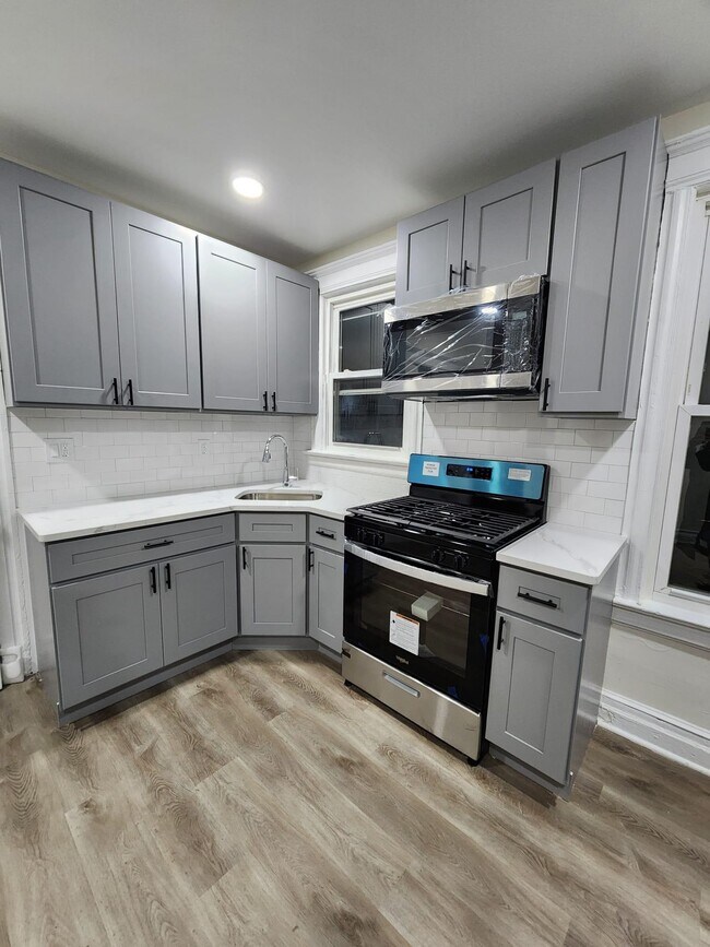Building Photo - 65 Halstead St