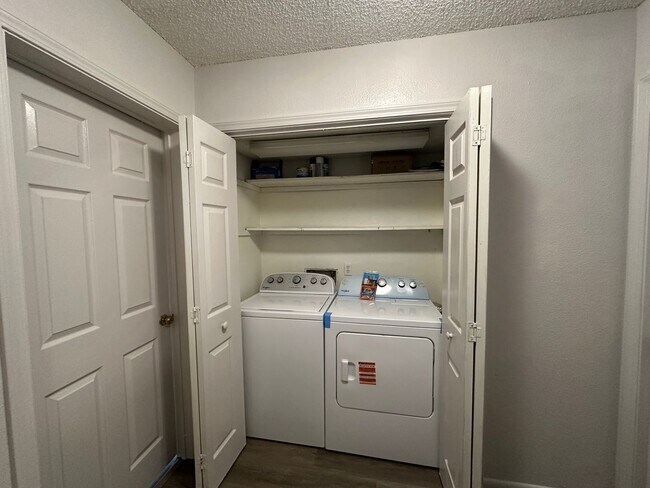 Foto del edificio - 100 Teal Ln