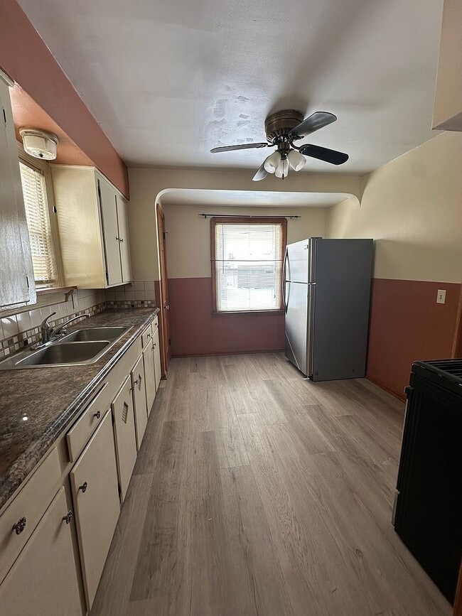 Building Photo - 4811 Albertly Ave