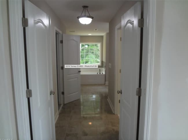 Building Photo - Stunning 5 Bedrooms, 4 Baths home in Summe...