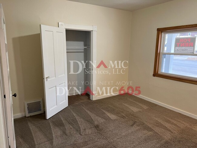 Foto del edificio - 811 S Summit Ave