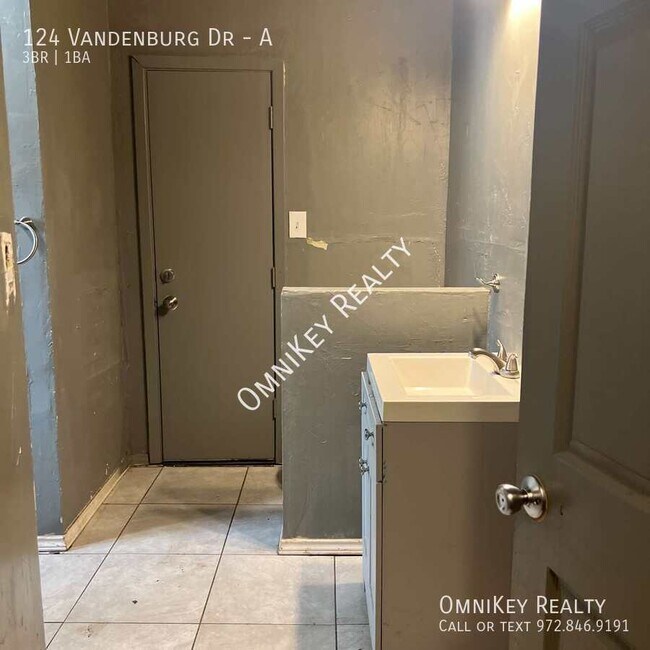 Foto del edificio - 124 Vandenburg Dr