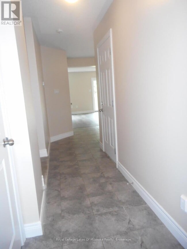 Building Photo - 255 Daffodil Ct.