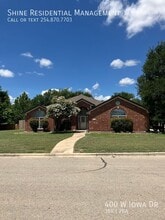 Building Photo - 400 W Iowa Dr