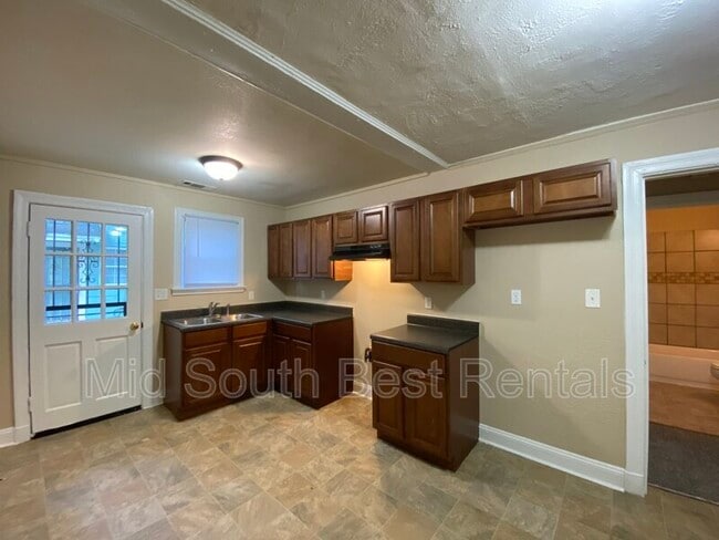 Building Photo - 551 Haynes St